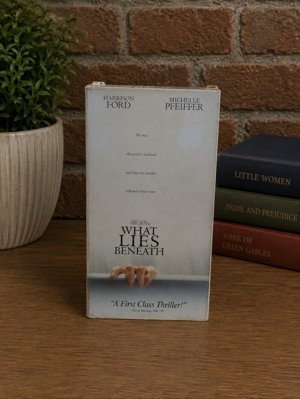 What  lies beneath 2000 dream works vhs video tape